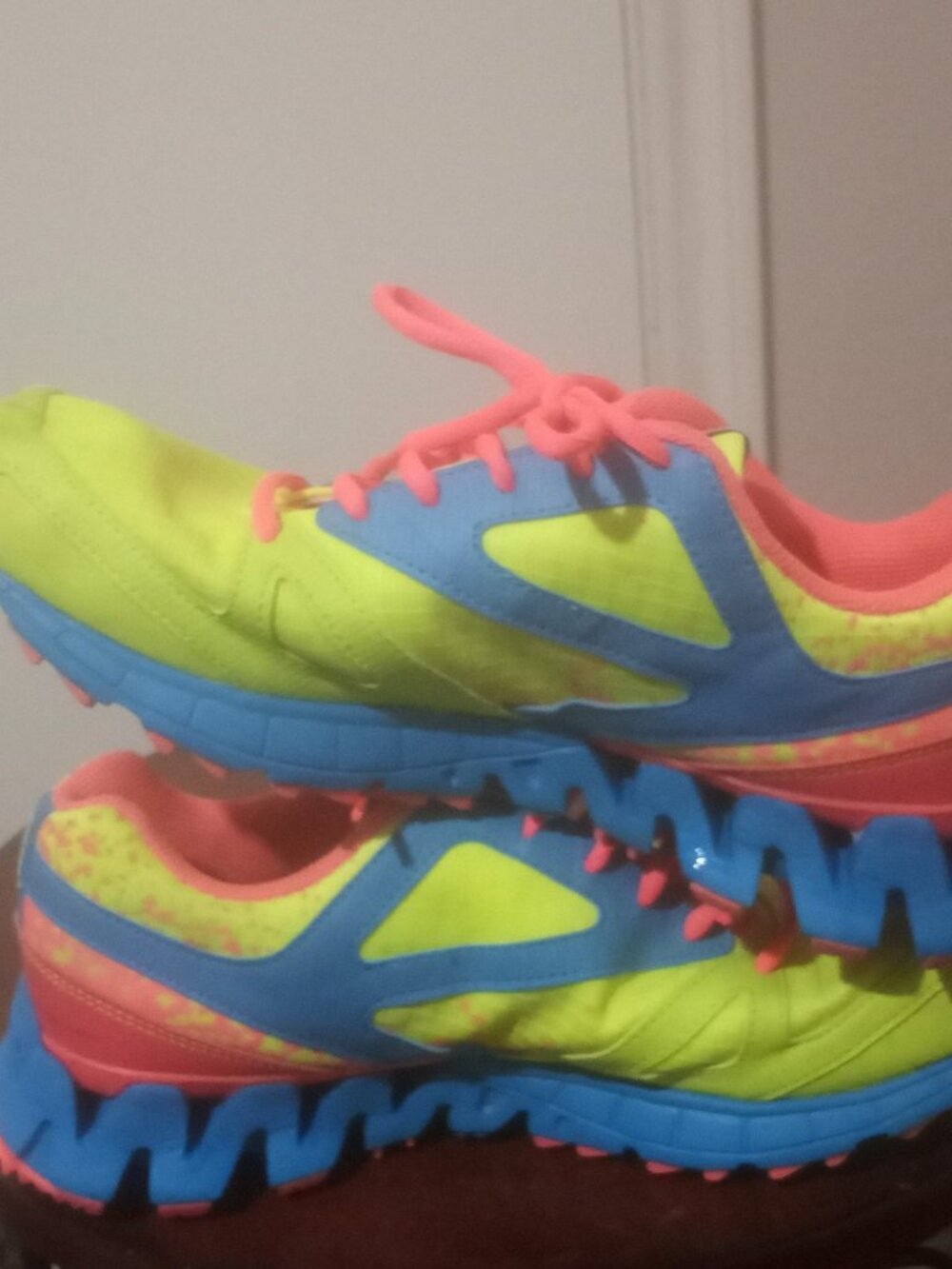 Reebok Zigtech V60564 Women's Running Shoes Size 8 Yellow Blue Pink - Picture 12 of 13